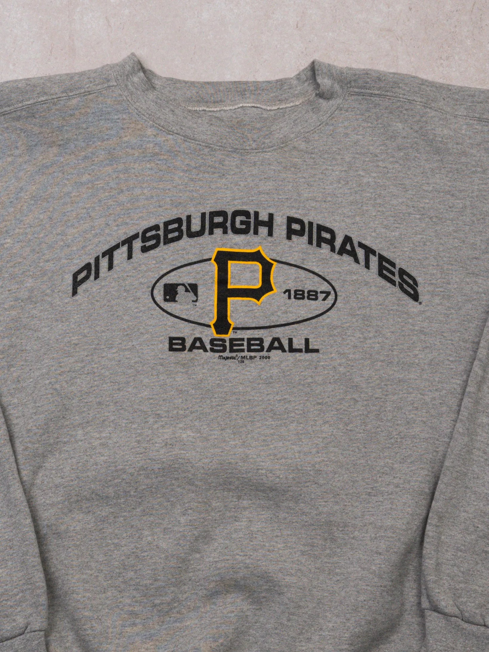 Vintage '00 Grey Pittsburgh Pirates Majestic Crewneck (XL)